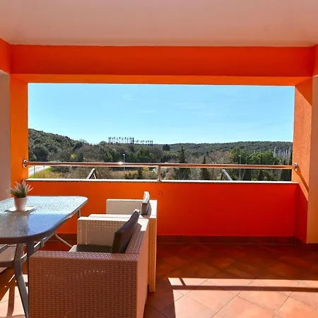 With Parking Space - 21036 Pula