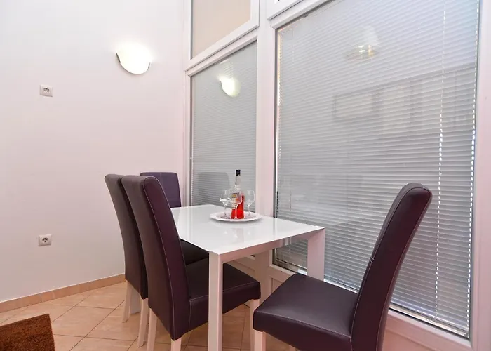 With Parking Space - 21036 Pula