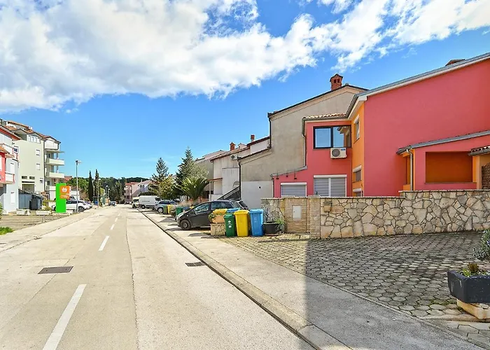 With Parking Space - 21036 * Pula