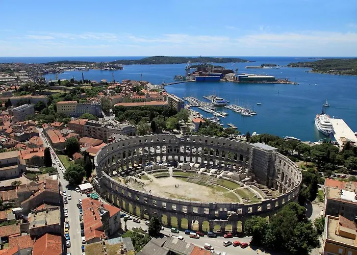 Apartman With Parking Space - 21036 *