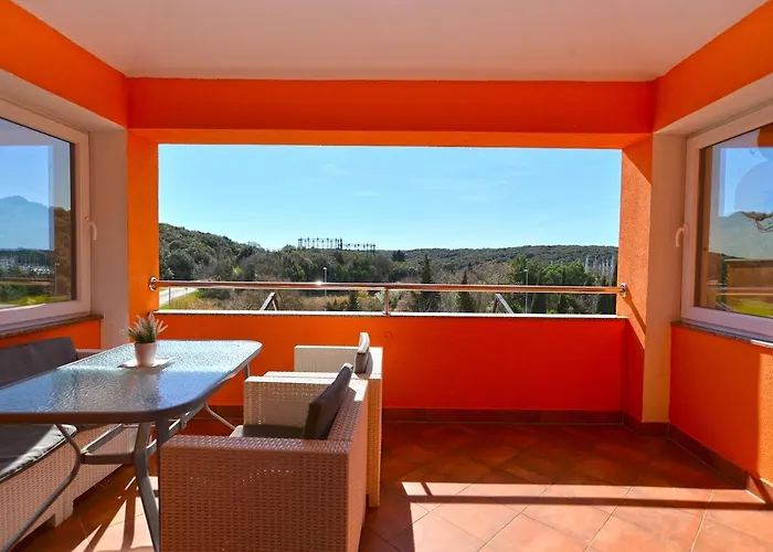 With Parking Space - 21036 Pula